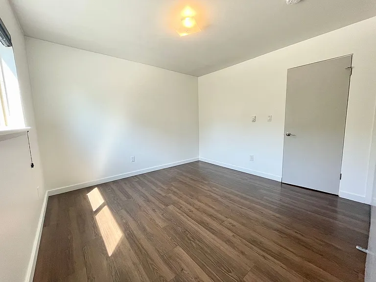Bayview Apartments — Photo 109