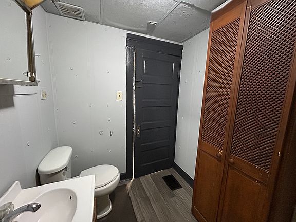 5th image of 907.5 Jewell St