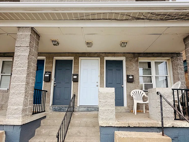 450 1/2 Augusta St — Photo 1