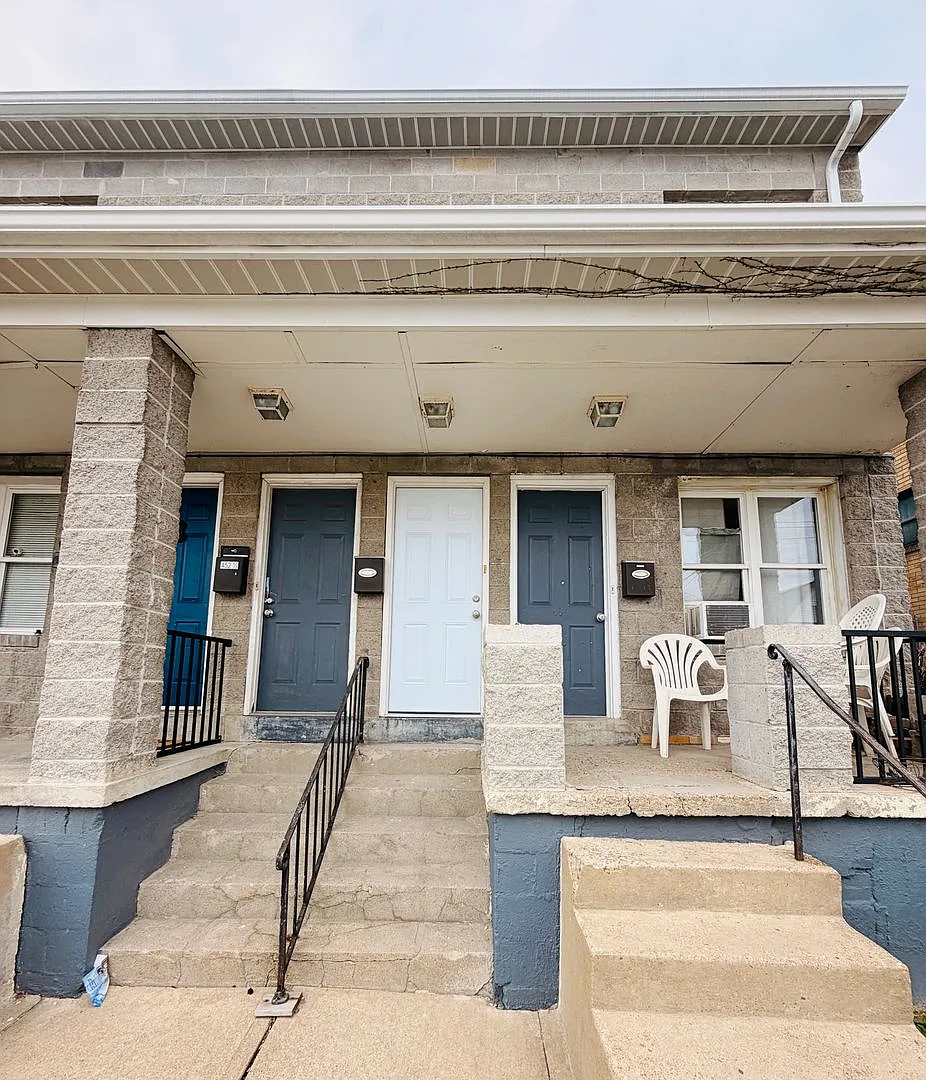 450 1/2 Augusta St photo 1