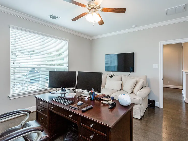 2413 Detering St — Photo 24