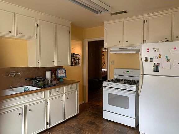 3rd image of 4119 B St #1