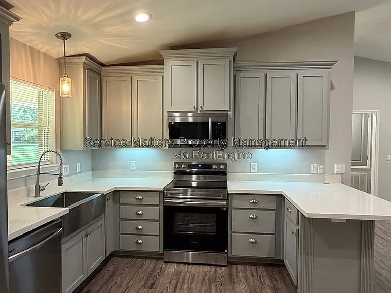 5553 Riviera Dr — Photo 10
