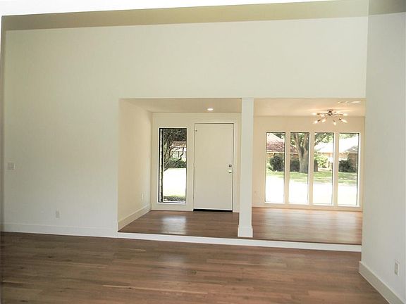 5th image of 2228 Tamarisk Ln