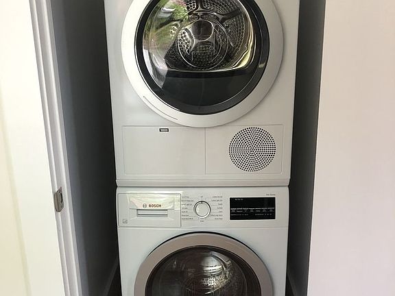 3rd image of 360 W 47th St APT 2A