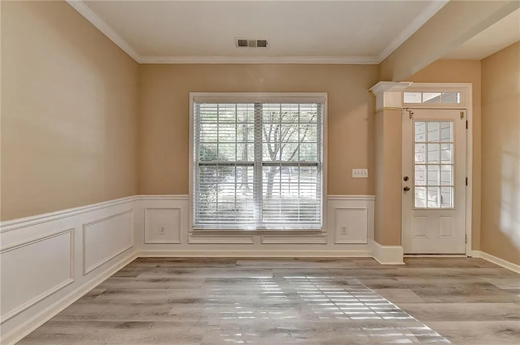 4 bed, 2.5 bath, 1992 sqft, $2,050 — Photo 4