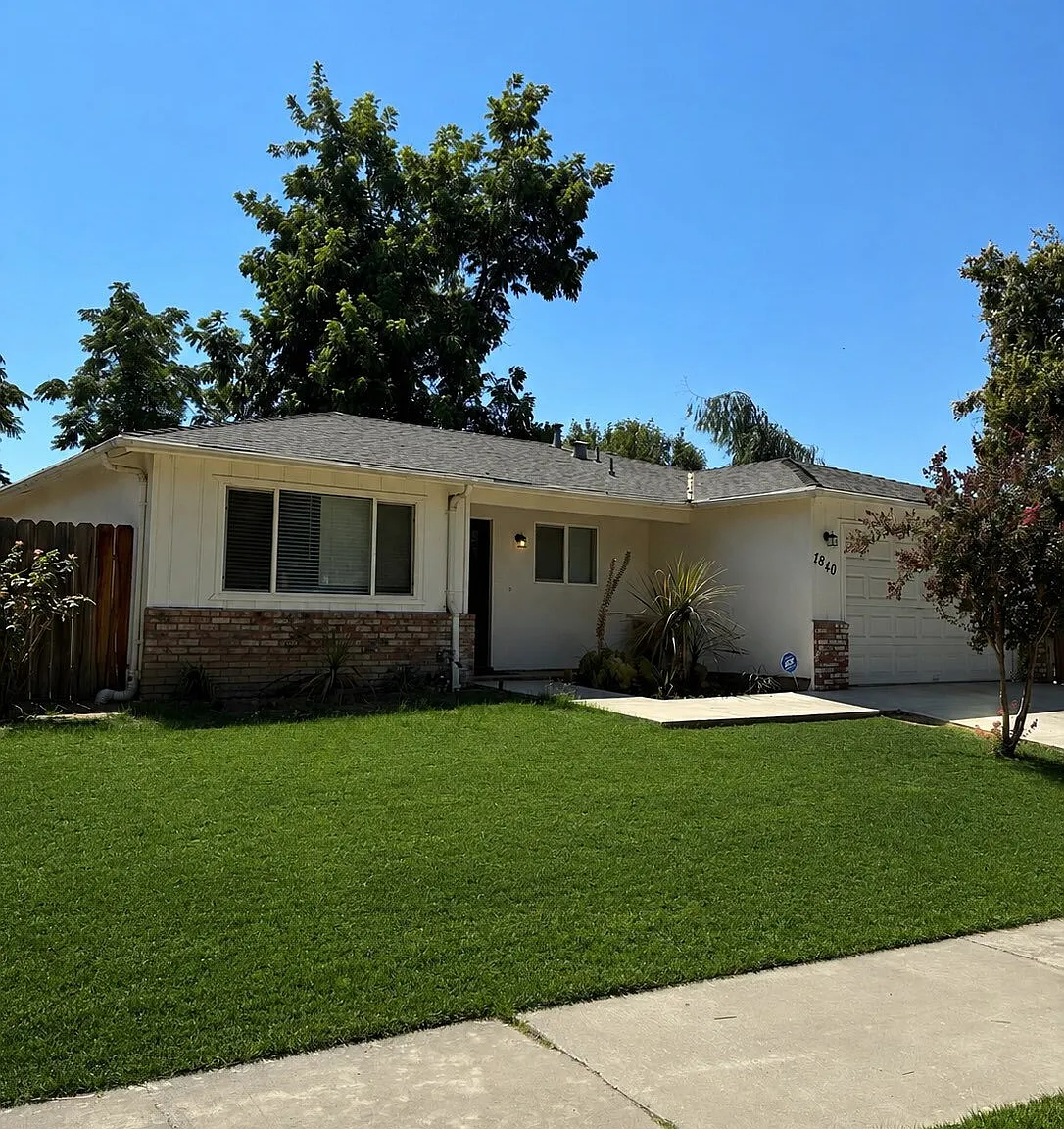 3 bed, 2.0 bath, 1263 sqft, $2,150 — Photo 2