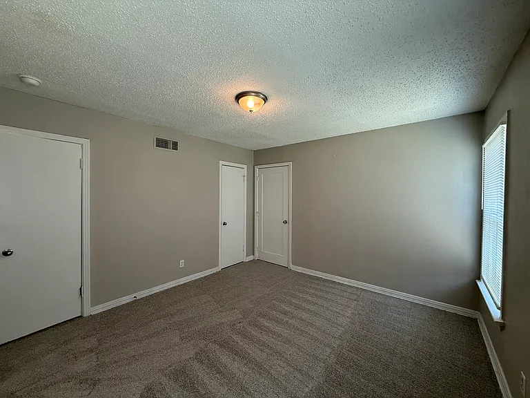 1912 Williams Dr — Photo 17