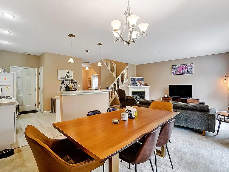 728 Spring Valley Dr — Photo 31