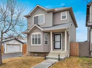 17 E Taravista Way NE, Calgary, AB T3J4K1