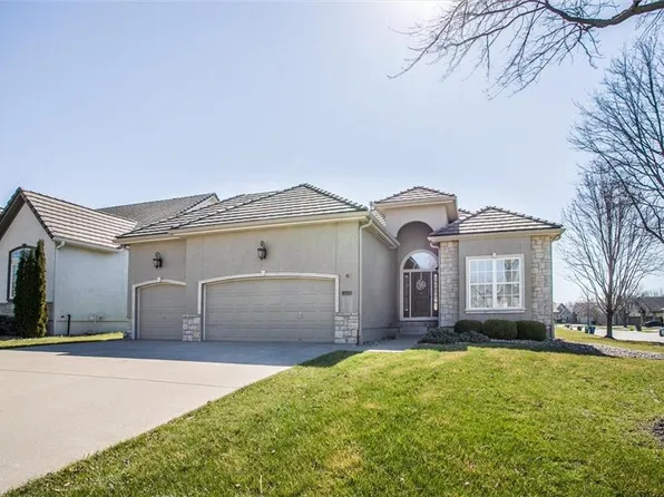 405 NW Greenview Dr, Lees Summit, MO 64064