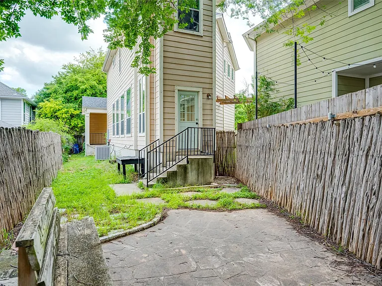 1802 Village Oak Ct — Photo 29