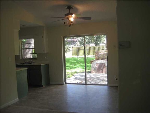 5th image of 118 E Floyd Ave