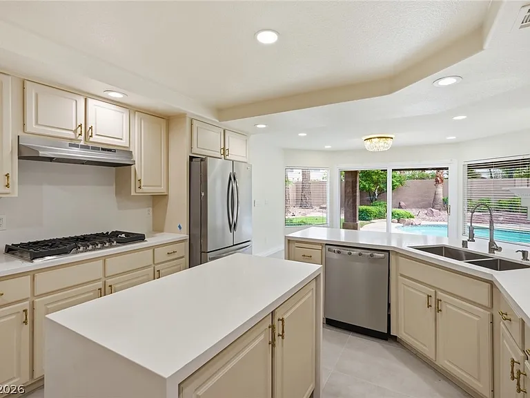 9081 Lawton Pine Dr — Photo 5