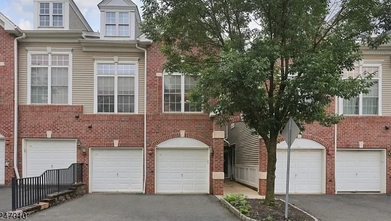 107 Donato Cir — Photo 1