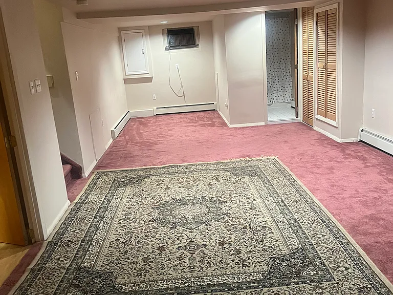 810 Ashton St — Photo 11