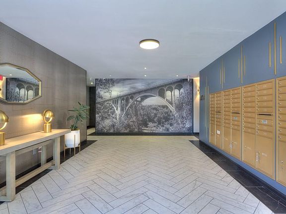 3rd image of 330 S Mentor Ave #1/4