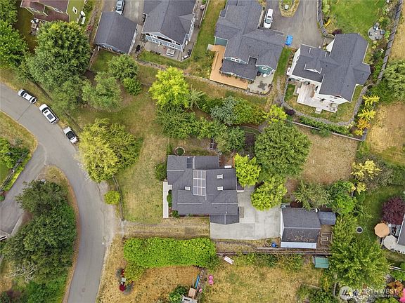 3rd image of 2484 Soundview Drive NE