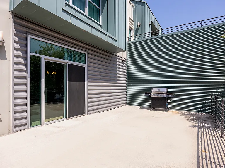 730 W Doran St — Photo 38