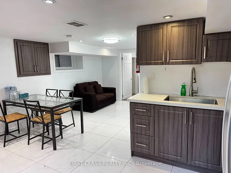 524 Bathurst St #BSMNT — Photo 4
