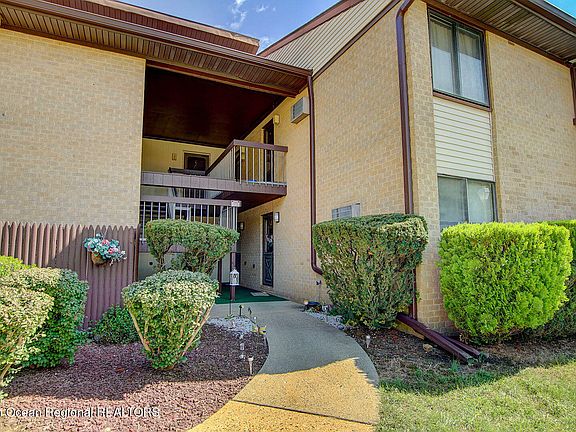 2nd image of 59 Amberly Dr Unit J