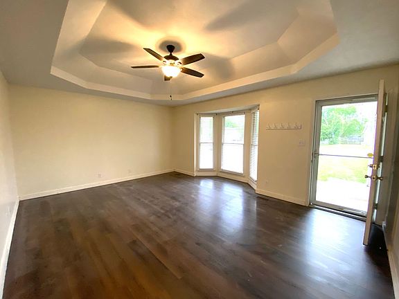 5th image of 627 Flower Dr