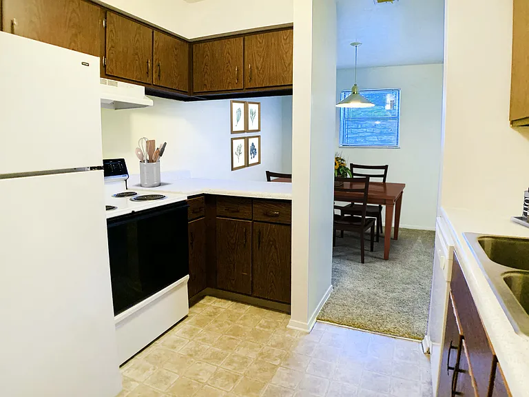 Four Worlds Apartments — Photo 16