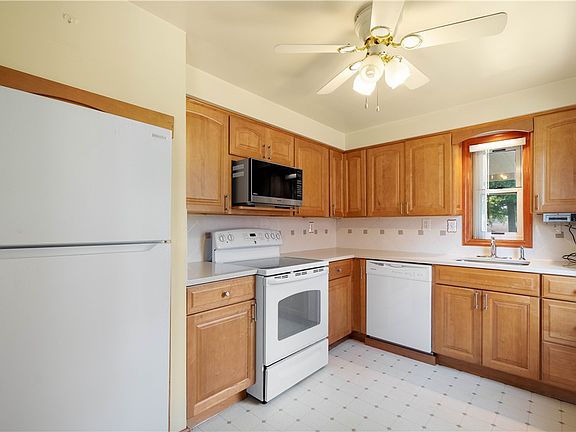 3rd image of 6347 Crestview Dr