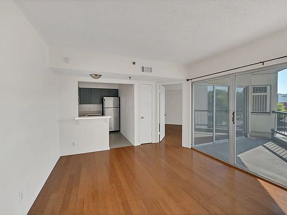 4th image of 900 19th Ave S APT 706