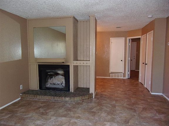 5th image of 2004 Oakwood Ct