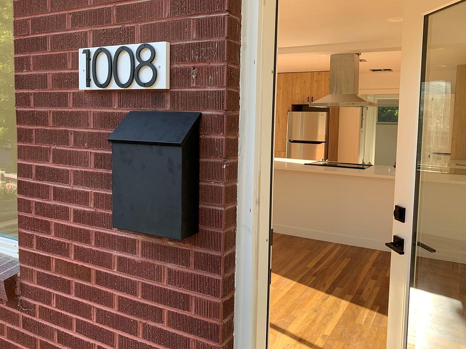 1st image of 1008 E Yale Ave
