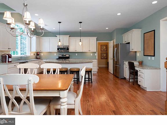 5th image of 309 Century Oak Dr