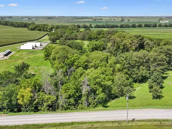 297 240th Pl, Pella, IA 50219