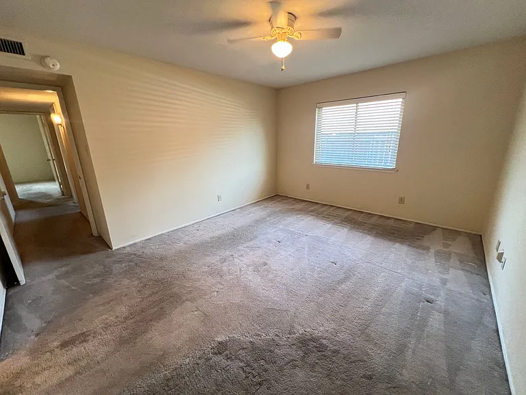 2107 Victoria Rd — Photo 33