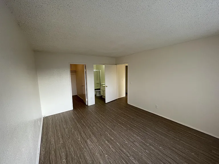 46th Street Villas — Photo 16