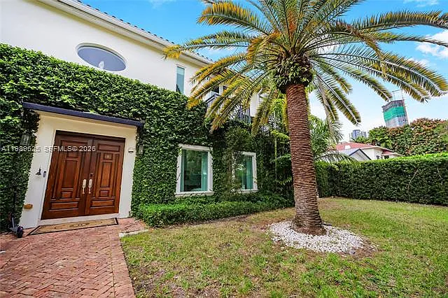 1898 S Miami Ave — Photo 49