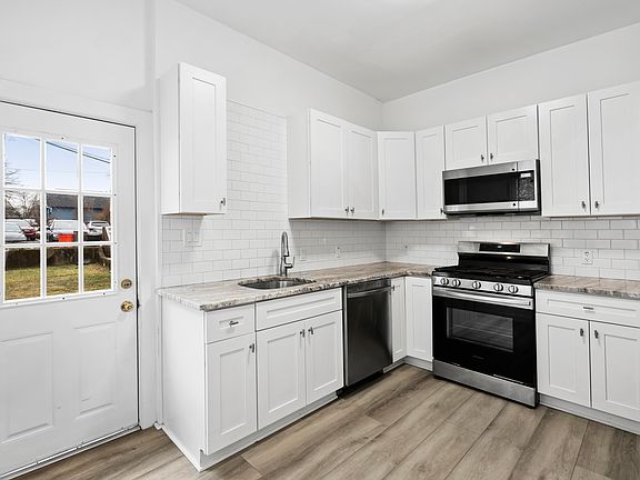 4th image of 508 Station Ave #C