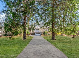 83 Woodlot Rd, Ridge, NY 11961