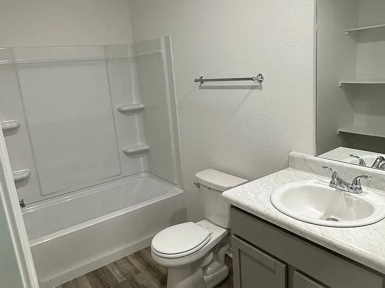 1400 Meadows Dr — Photo 10