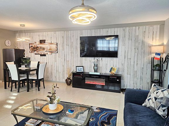 4th image of 417 Windsor R