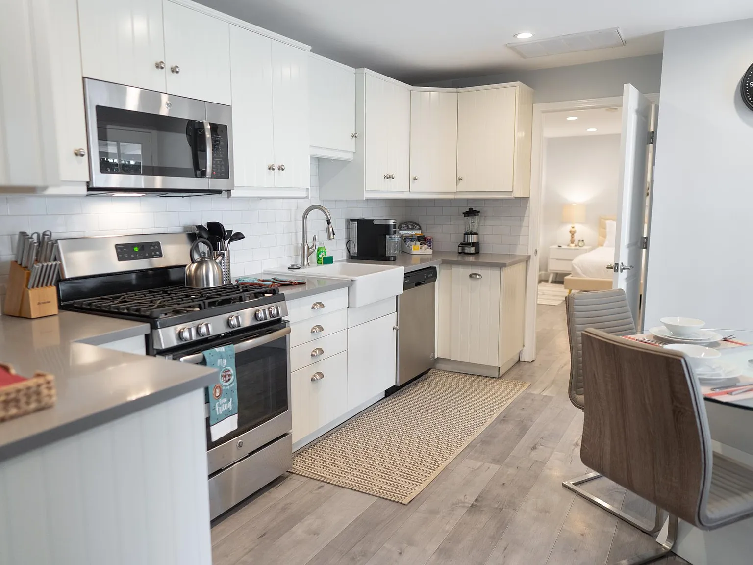 1058 Allen Ave — Photo 3