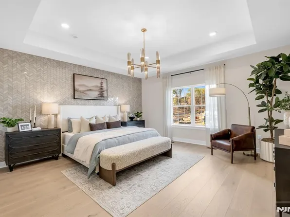 14 Belmont Pl, Oakland, NJ 07436