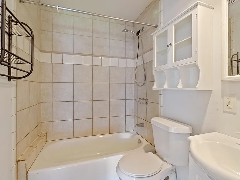 250 Sanford St — Photo 14