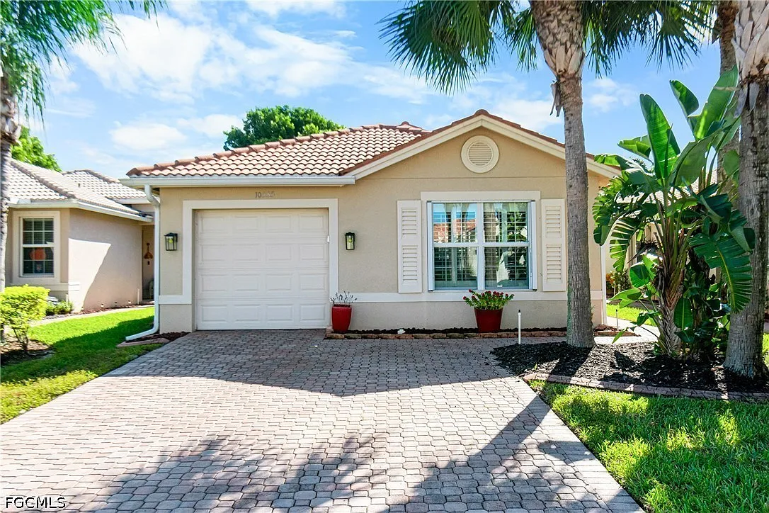 3 bed, 2.0 bath, 1290 sqft, $2,300 — Photo 1