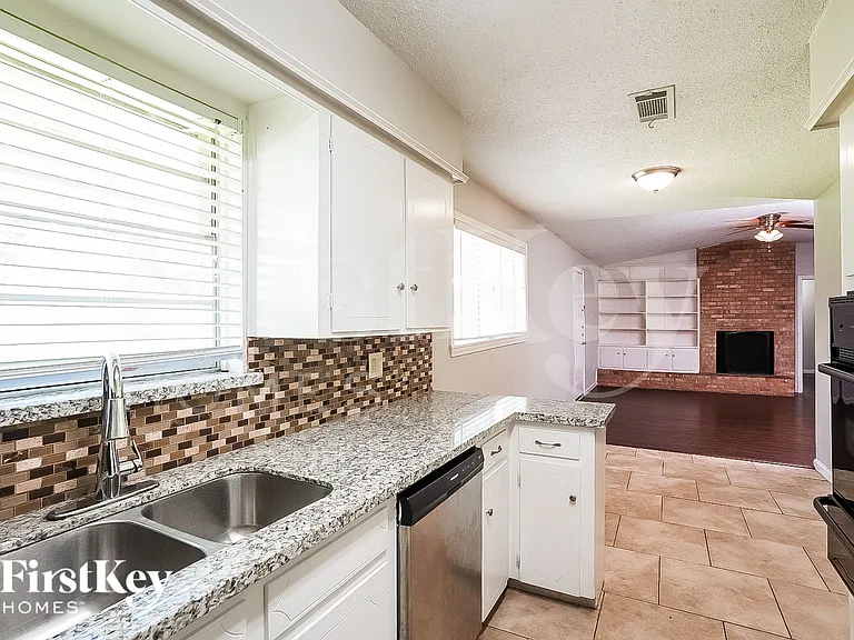 10423 Collingswood Rd — Photo 7