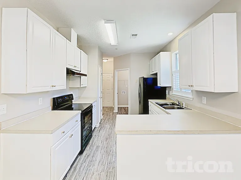 110 Fawnhill Ct — Photo 13