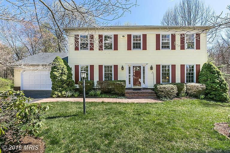 Stunning Colonial Backing to Park Land