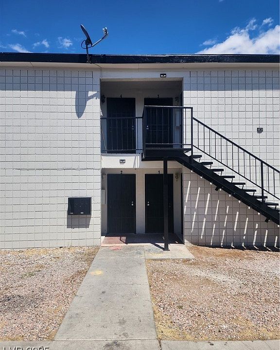 2nd image of 2905 Elm Ave