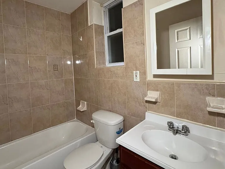 390 13th Ave #3 — Photo 3