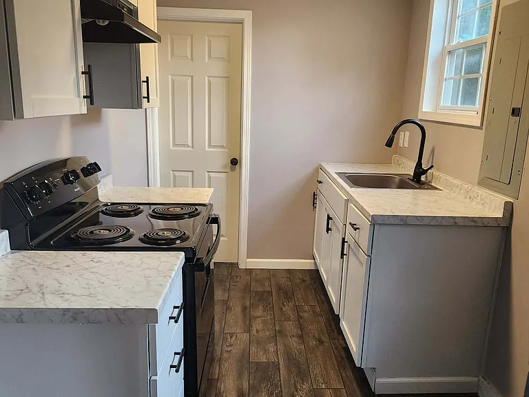 20614 Lawrence 2210 #B — Photo 12